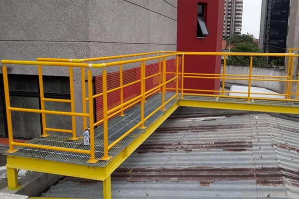 Plataforma metálica: a escolha perfeita para facilitar a manutenção e acesso a áreas elevadas